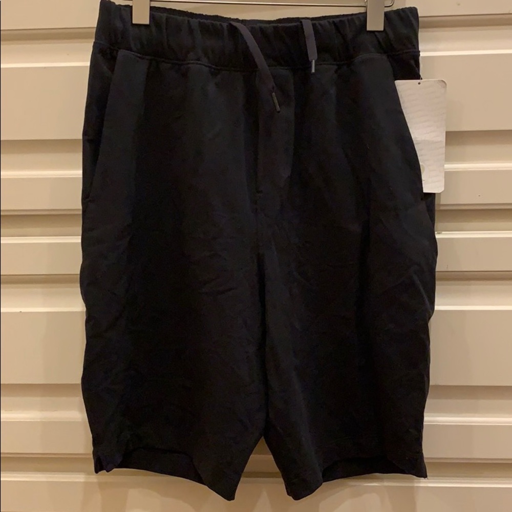 Lululemon Men’s Connector Short black size medium